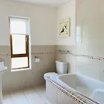 Modern With 3 Bedrooms And 3 Bathrooms In Town Kenmare