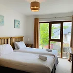 Modern With 3 Bedrooms And 3 Bathrooms In Town *