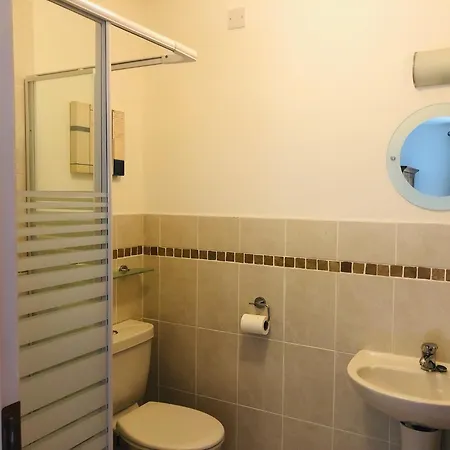 Modern With 3 Bedrooms And 3 Bathrooms In Town * Kenmare