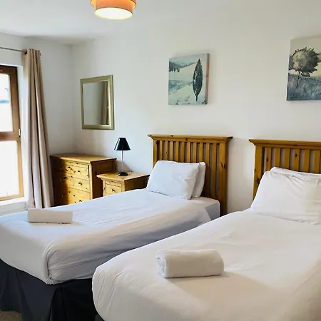 Modern With 3 Bedrooms And 3 Bathrooms In Town *