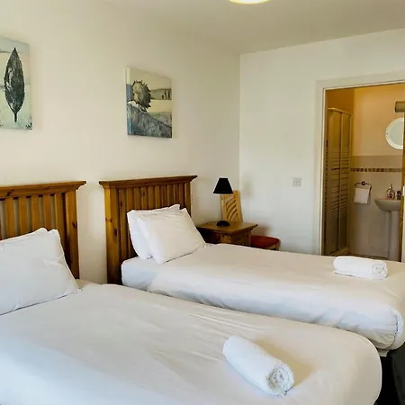 Modern With 3 Bedrooms And 3 Bathrooms In Town * Kenmare