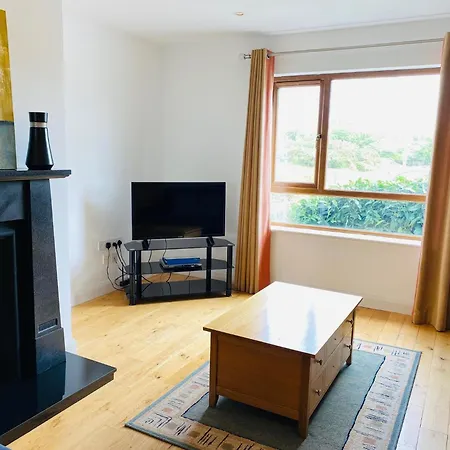 Holiday home Modern With 3 Bedrooms And 3 Bathrooms In Town *