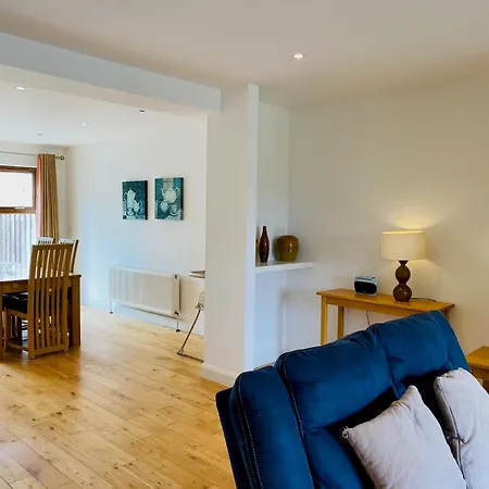 Modern With 3 Bedrooms And 3 Bathrooms In Town Kenmare