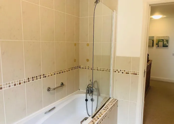 Modern With 3 Bedrooms And 3 Bathrooms In Town Dom wakacyjny