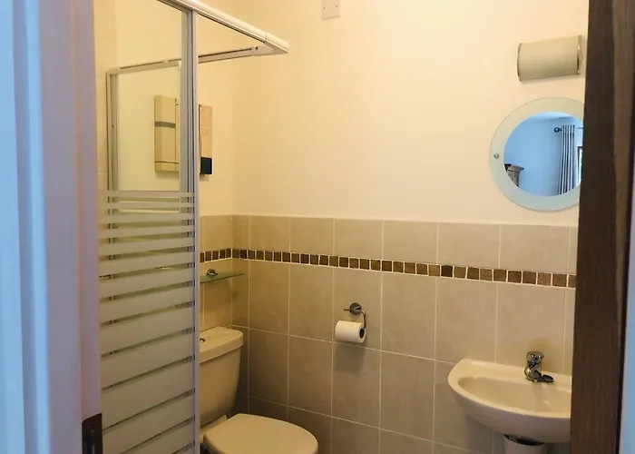 Modern With 3 Bedrooms And 3 Bathrooms In Town * Kenmare