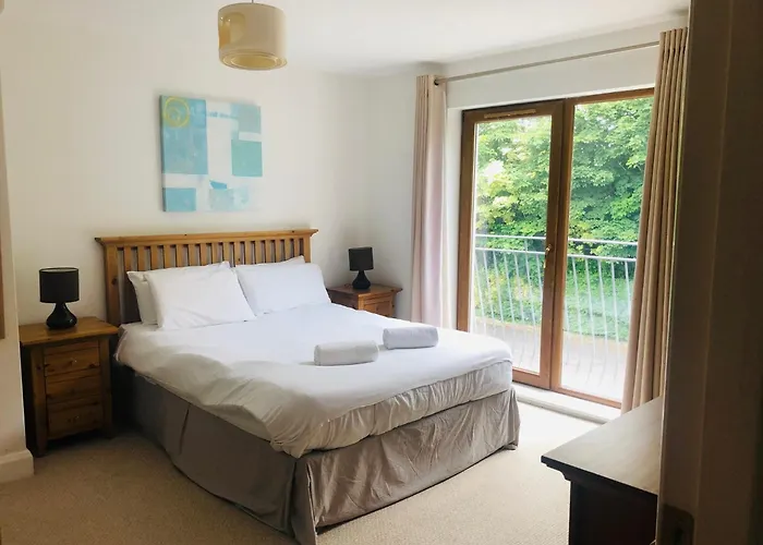 Dom wakacyjny Modern With 3 Bedrooms And 3 Bathrooms In Town