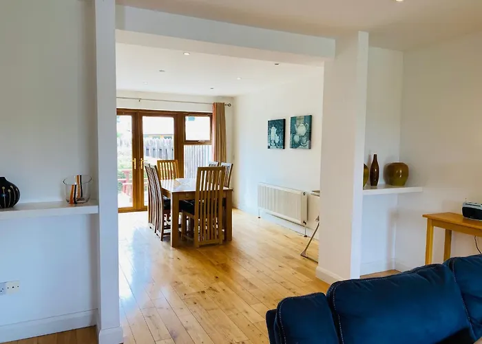 Modern With 3 Bedrooms And 3 Bathrooms In Town * Kenmare