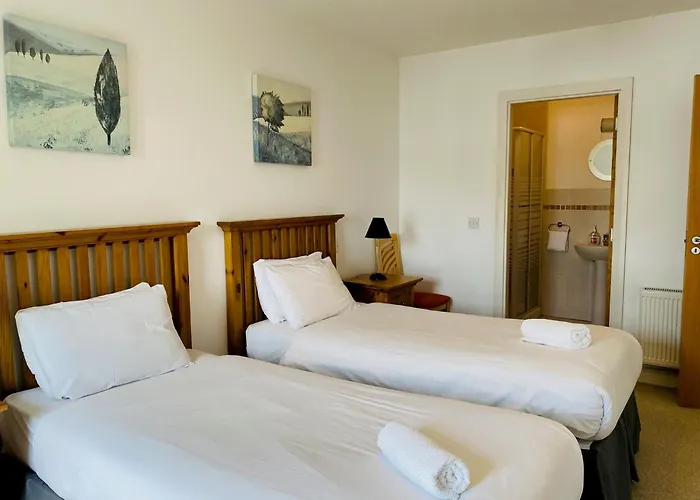 Modern With 3 Bedrooms And 3 Bathrooms In Town * Kenmare