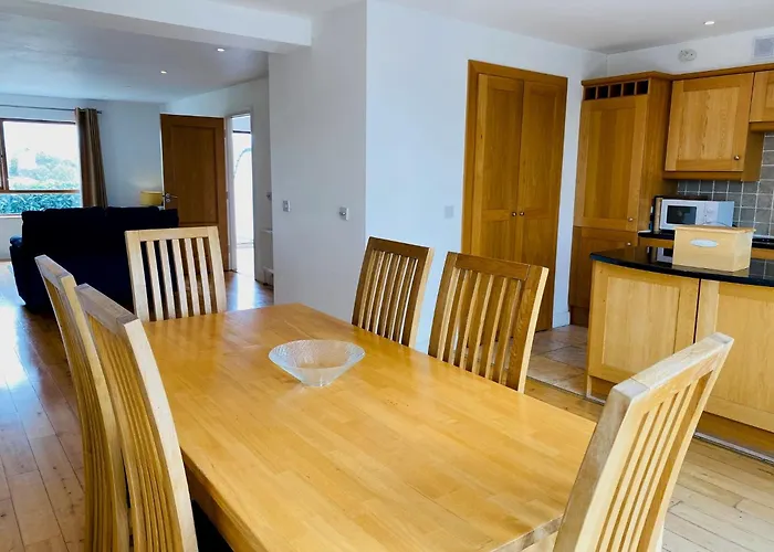 Modern With 3 Bedrooms And 3 Bathrooms In Town Dom wakacyjny Kenmare