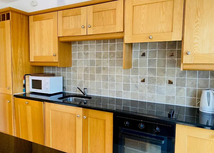 Modern With 3 Bedrooms And 3 Bathrooms In Town * Kenmare