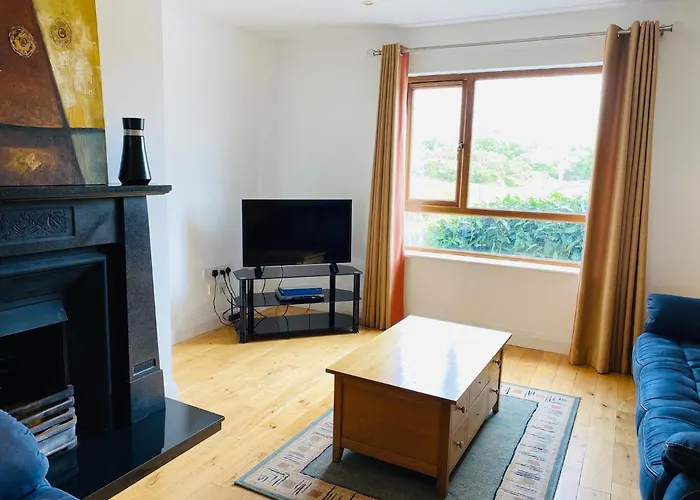 Dom wakacyjny Modern With 3 Bedrooms And 3 Bathrooms In Town *