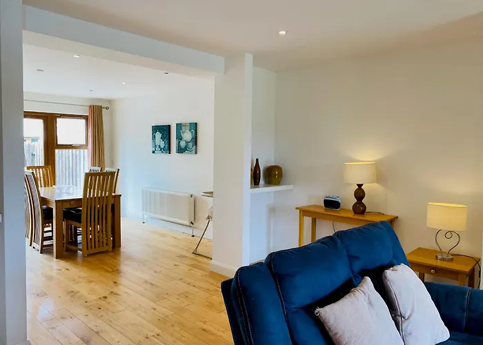 Modern With 3 Bedrooms And 3 Bathrooms In Town Kenmare